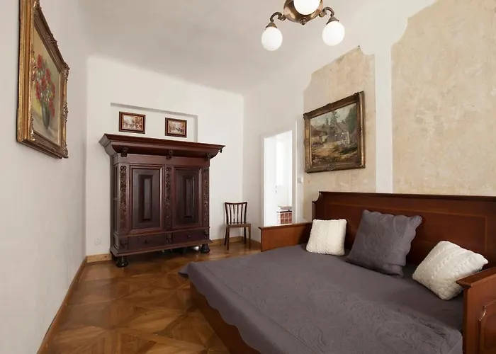 Dlouha Art & Antique Stay