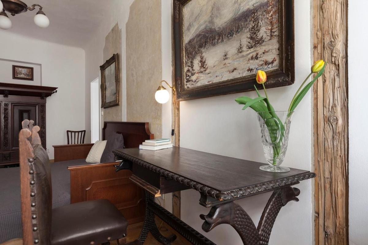 Dlouha Art & Antique *