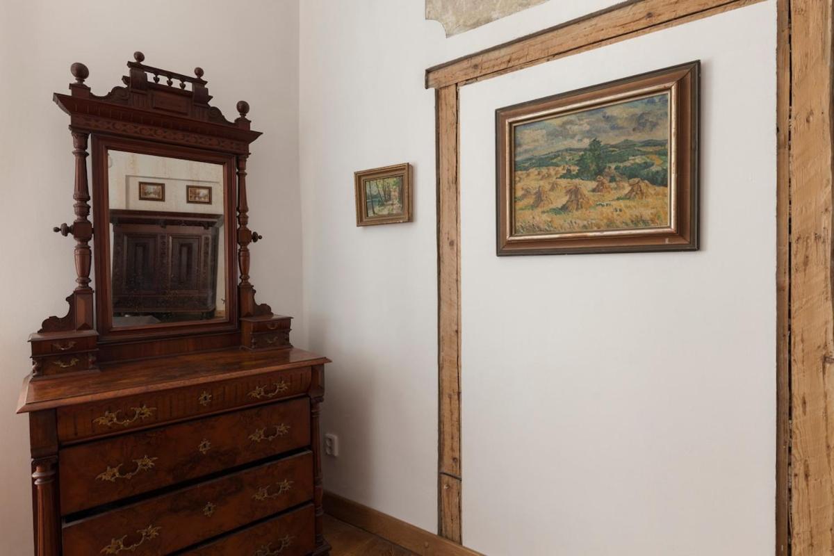 Dlouha Art & Antique *