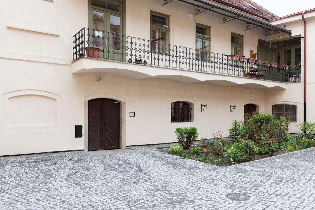 Apartment Dlouha Art & Antique