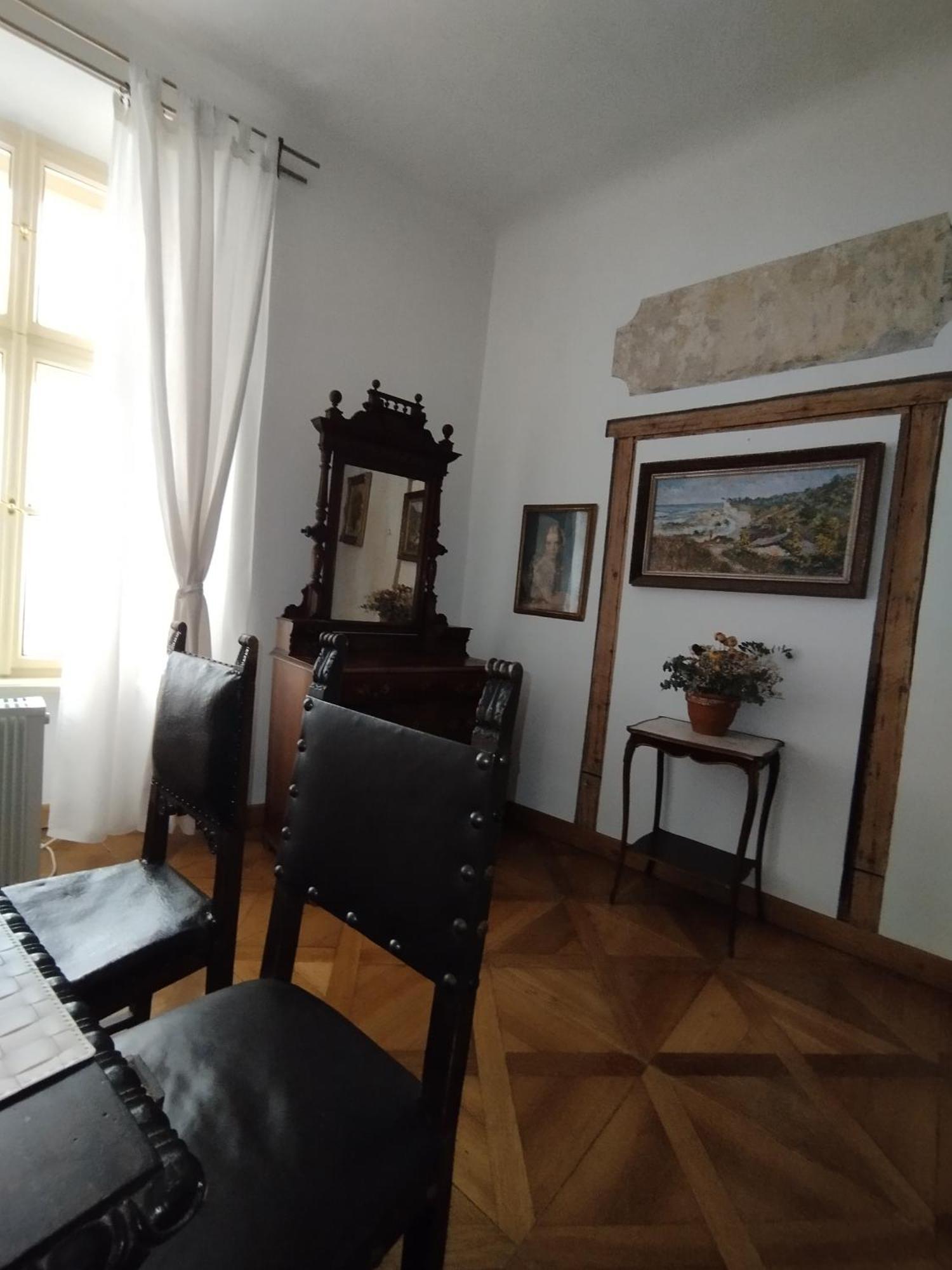 Apartment Dlouha Art & Antique Prague